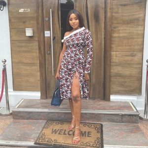 Stay happy and Chic in the “FAYE DRESS”